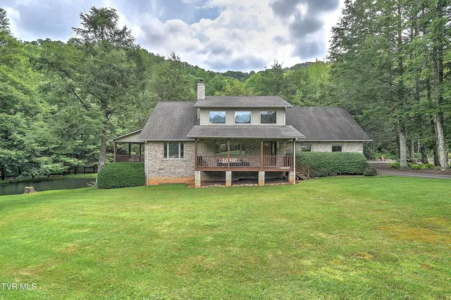$709,000 | 122 Chase Drive, Roan Mountain, TN 37687