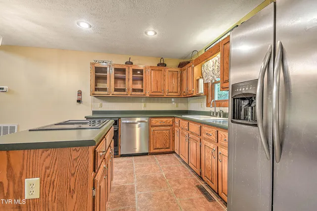 $709,000 | 122 Chase Drive, Roan Mountain, TN 37687