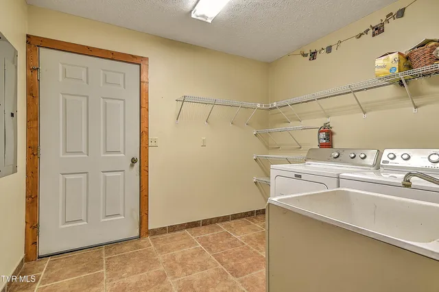 $709,000 | 122 Chase Drive, Roan Mountain, TN 37687