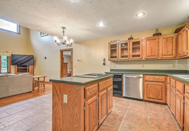 $709,000 | 122 Chase Drive, Roan Mountain, TN 37687