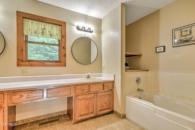 $709,000 | 122 Chase Drive, Roan Mountain, TN 37687