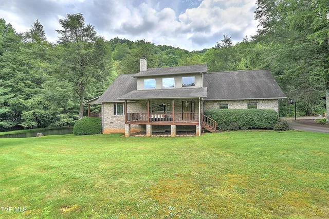 $709,000 | 122 Chase Drive, Roan Mountain, TN 37687