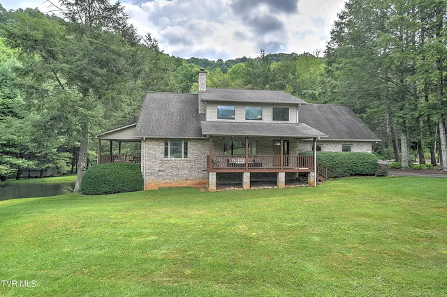 $709,000 | 122 Chase Drive, Roan Mountain, TN 37687