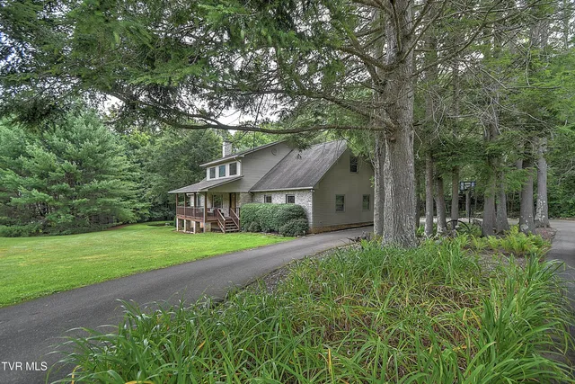 $709,000 | 122 Chase Drive, Roan Mountain, TN 37687