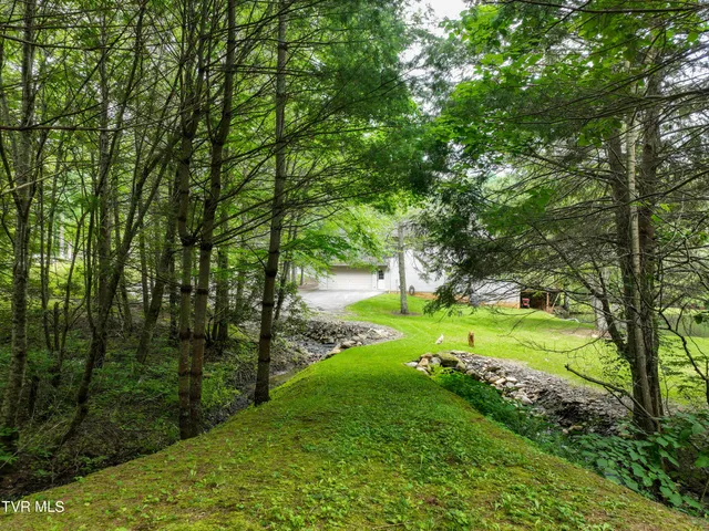$709,000 | 122 Chase Drive, Roan Mountain, TN 37687