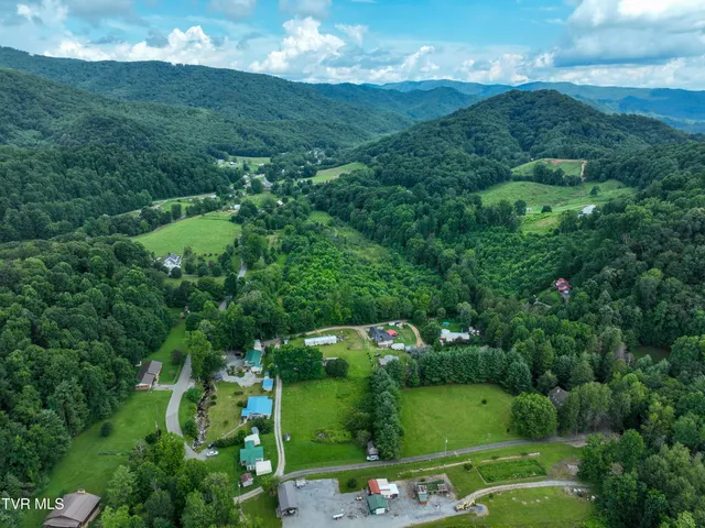 $709,000 | 122 Chase Drive, Roan Mountain, TN 37687