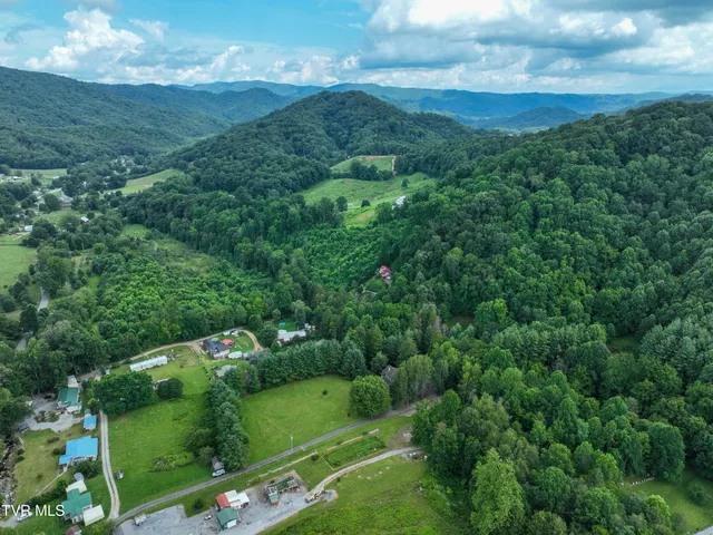 $709,000 | 122 Chase Drive, Roan Mountain, TN 37687