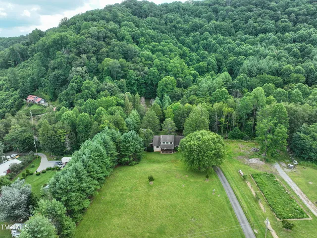 $709,000 | 122 Chase Drive, Roan Mountain, TN 37687