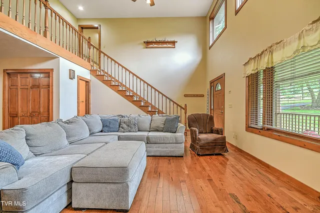 $709,000 | 122 Chase Drive, Roan Mountain, TN 37687