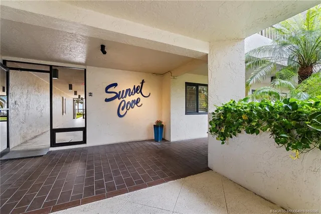 $650,000 | 625 Northwest North River Drive, Unit 206, Stuart, FL 34994