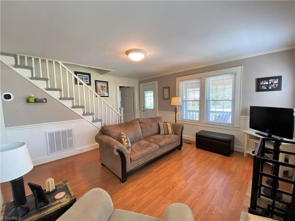 206 Lonesome Road Madison, NC 27025 - Photo 2 of 40 Living room