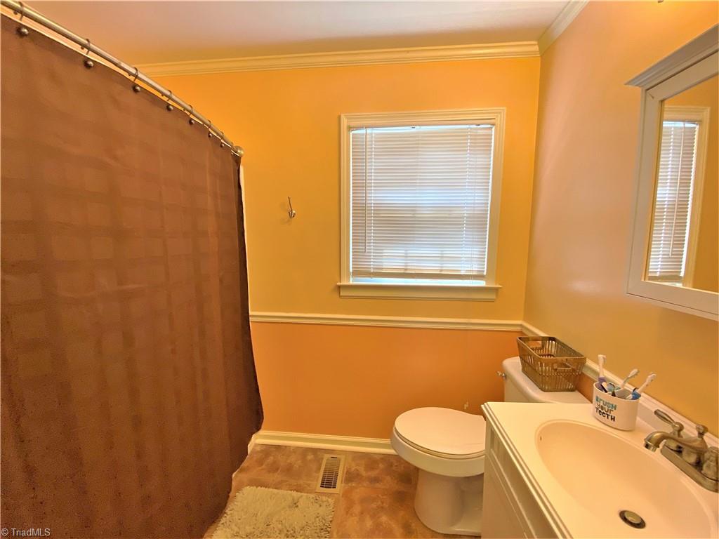 206 Lonesome Road Madison, NC 27025 - Photo 18 of 40 Primary bathroom