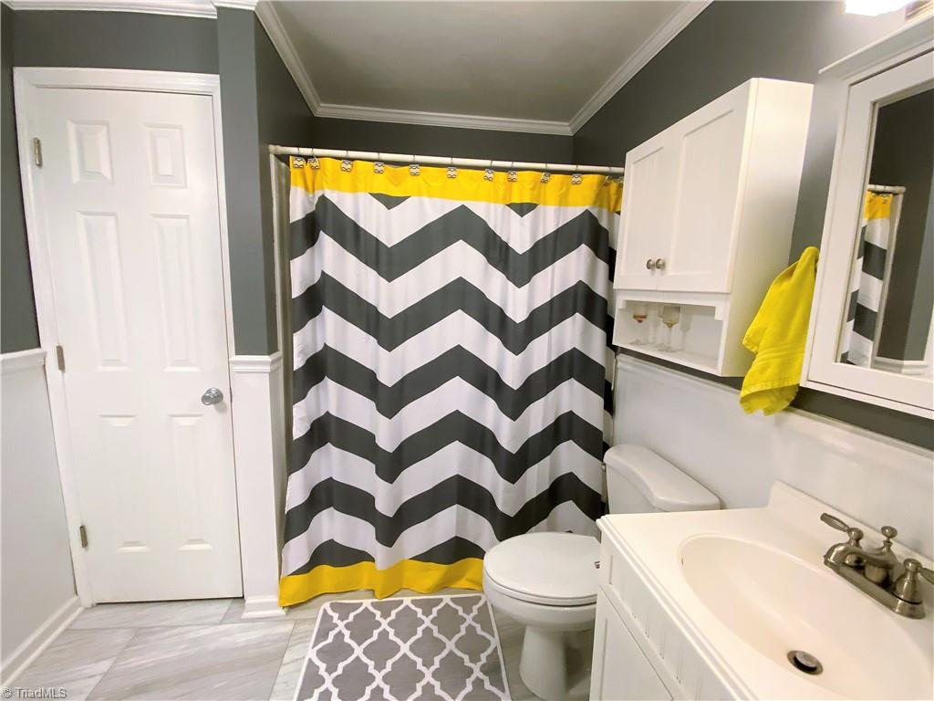 206 Lonesome Road Madison, NC 27025 - Photo 21 of 40 Hall bathroom