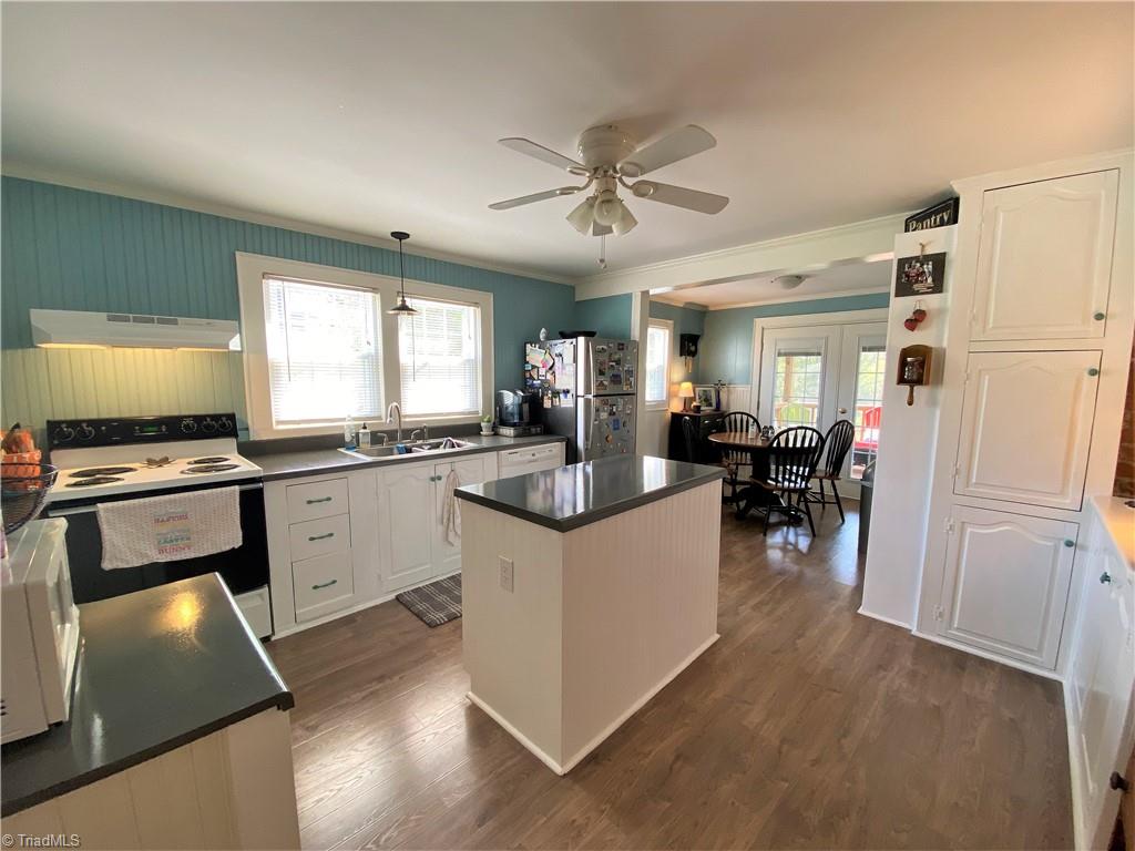 206 Lonesome Road Madison, NC 27025 - Photo 8 of 40 Kitchen
