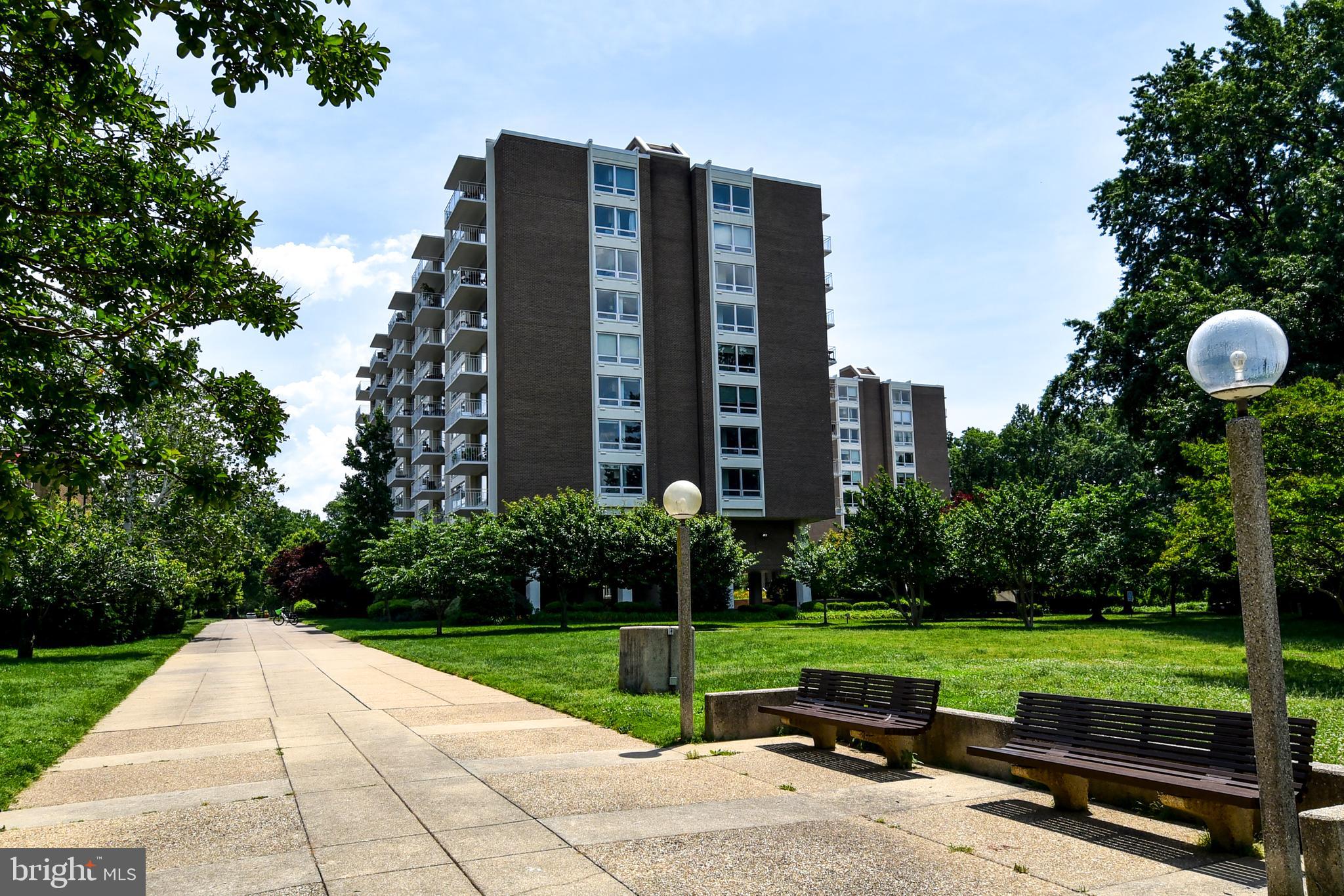 1435 4th Street Southwest, Unit B108 Washington, DC 20024 - Photo 40 of 57 a view of a building and garden