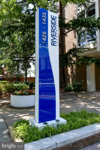 a view of ocean with city view