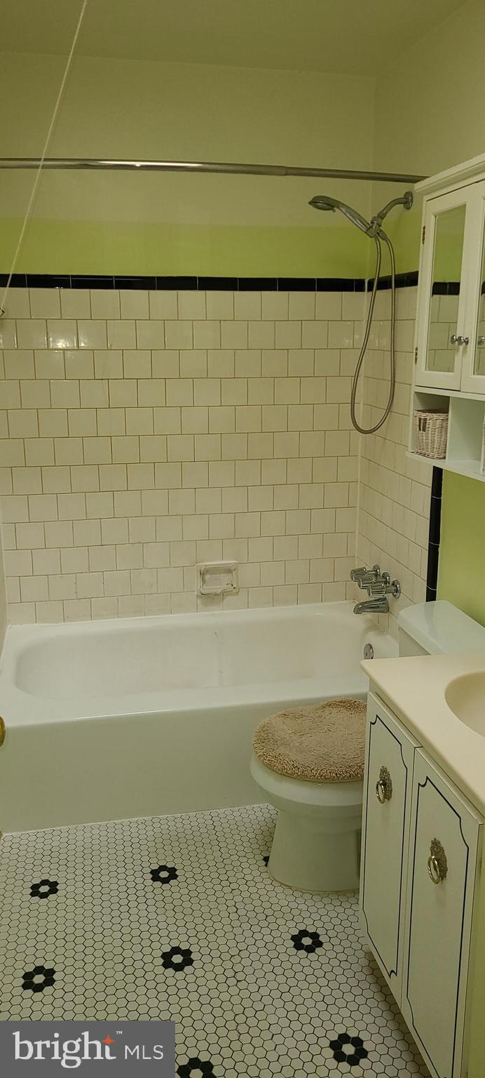 8317 Hillendale Road Baltimore, MD 21234 - Photo 20 of 36 Second floor full bath