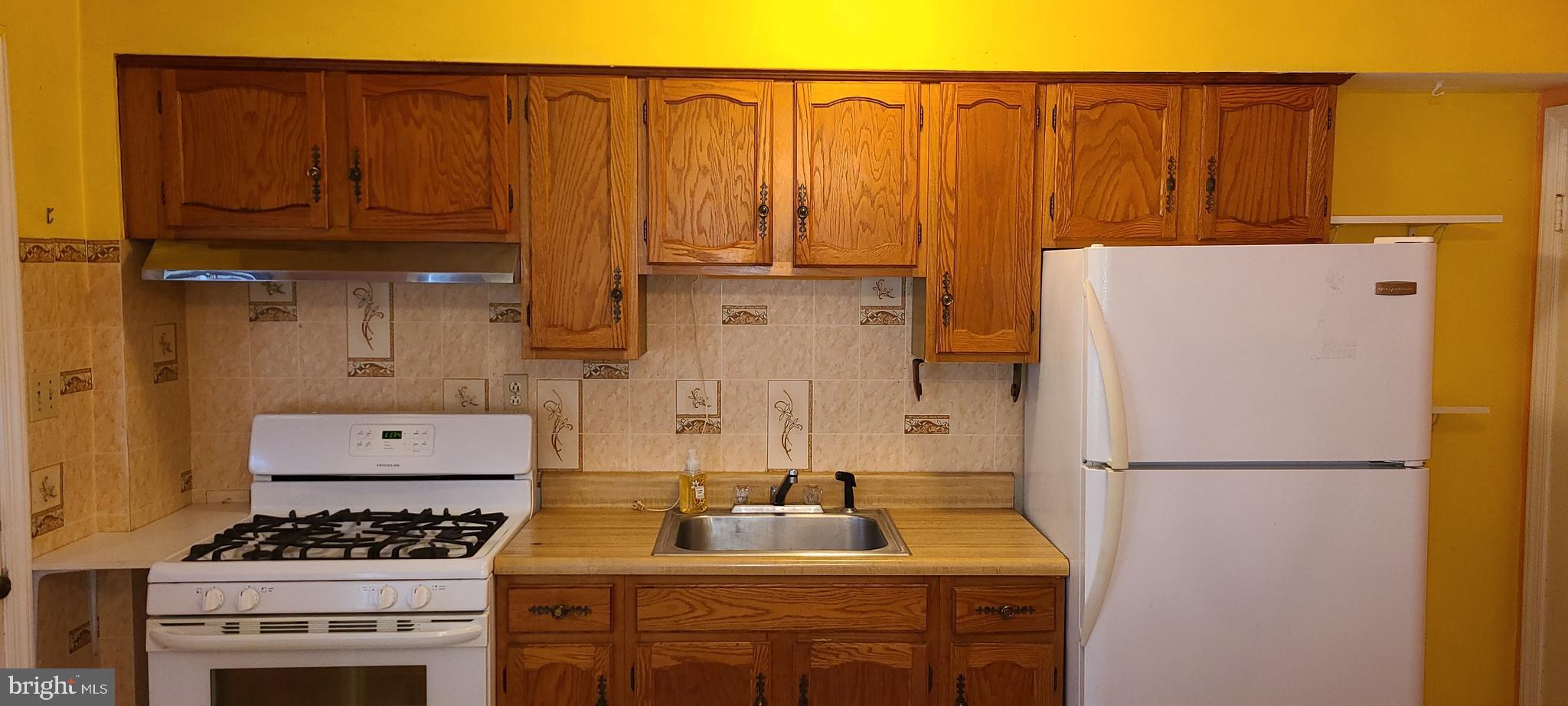 8317 Hillendale Road Baltimore, MD 21234 - Photo 9 of 36 Kitchen