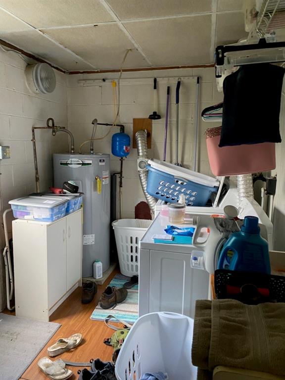 553 Browntown Road New Stanton, PA 15672 - Photo 16 of 20 a utility room with dryer and washer