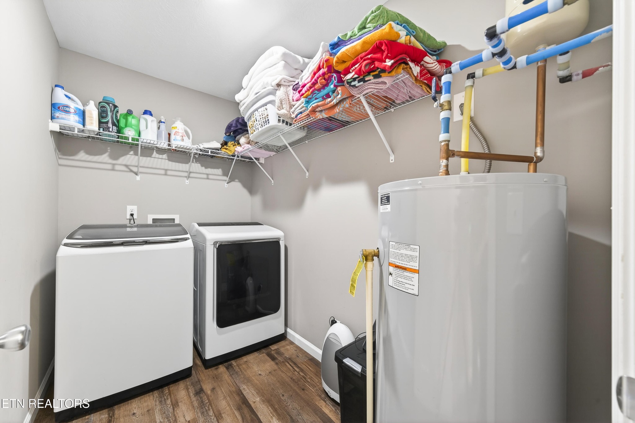 225 Peach Street Baxter, TN 38544 - Photo 16 of 35 a utility room with dryer and washer
