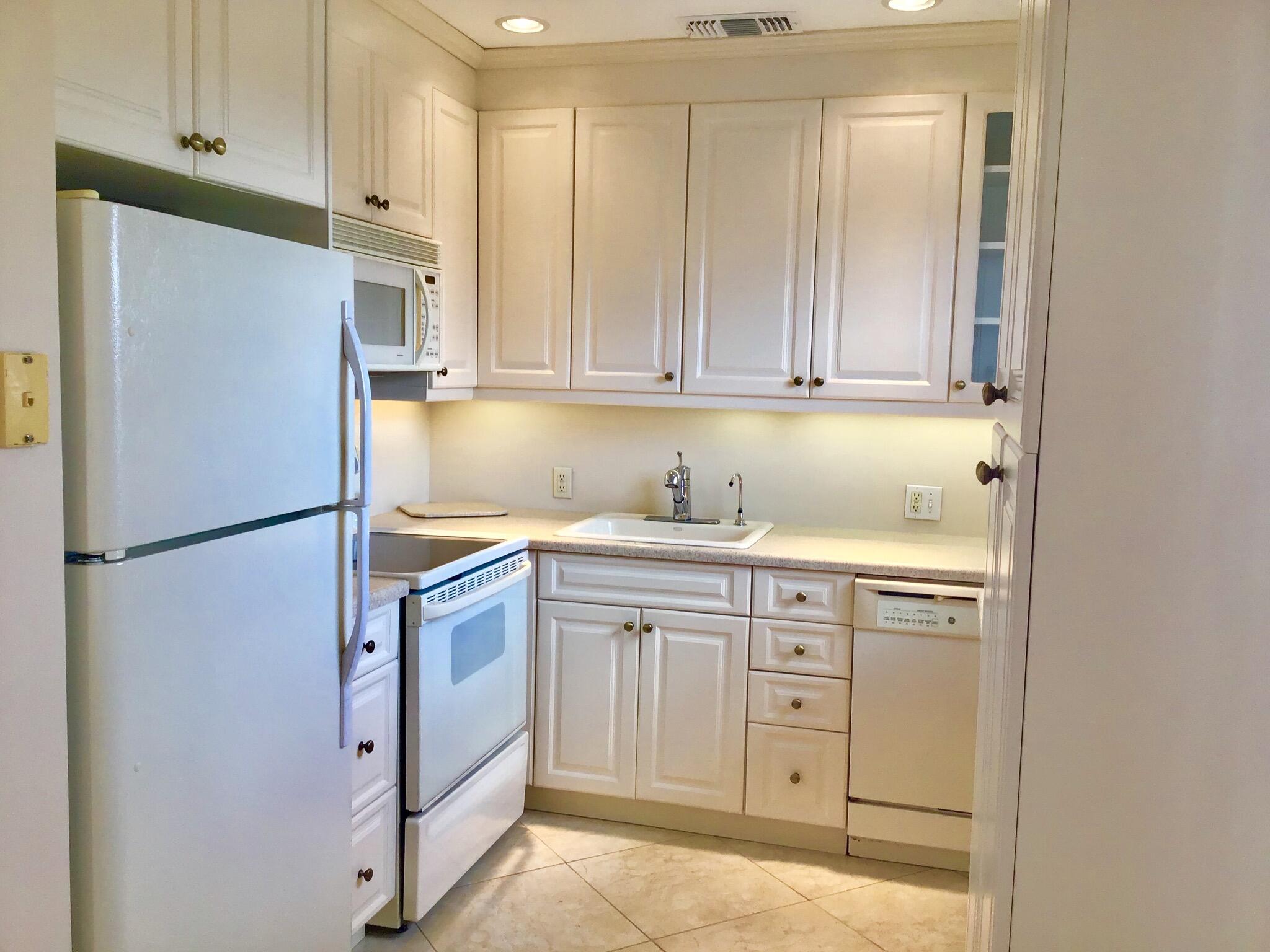 336 Brighton H Boca Raton, FL 33434 - Photo 5 of 26 9609B228-286F-4D08-91FE-221A79F3613D