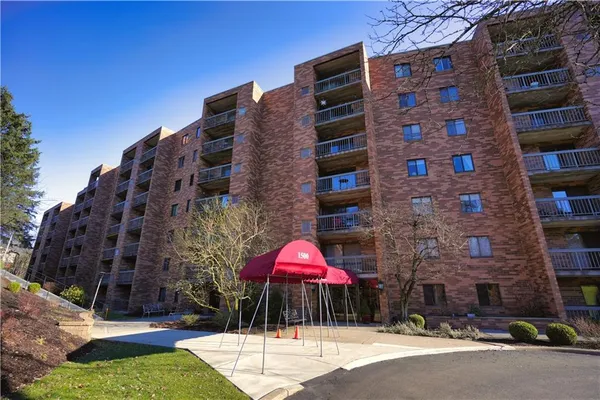 $264,900 | 1500 Cochran Road, Unit 812, Pittsburgh, PA 15243