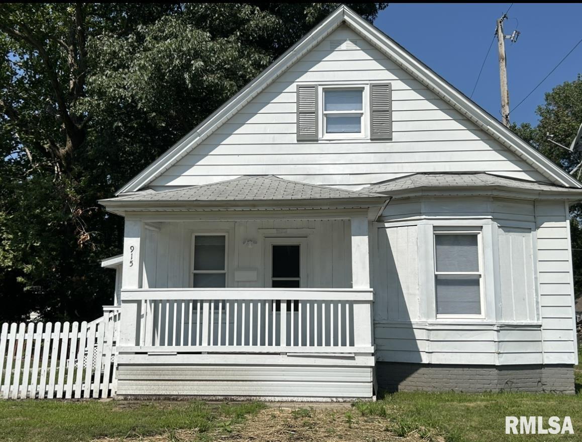 915 North 11th Street Springfield, IL 62702 - Photo 1 of 16