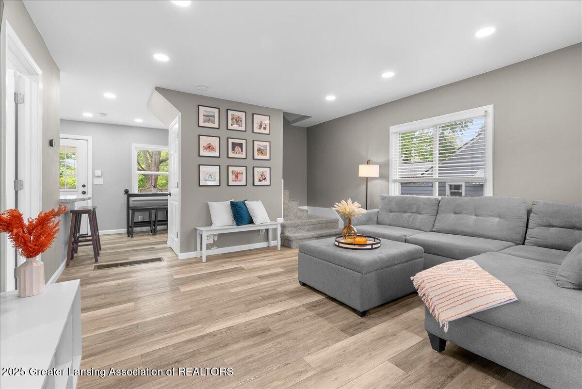 2914 West Holmes Road Lansing, MI 48911 - Photo 6 of 35 16-Media Jett - 16