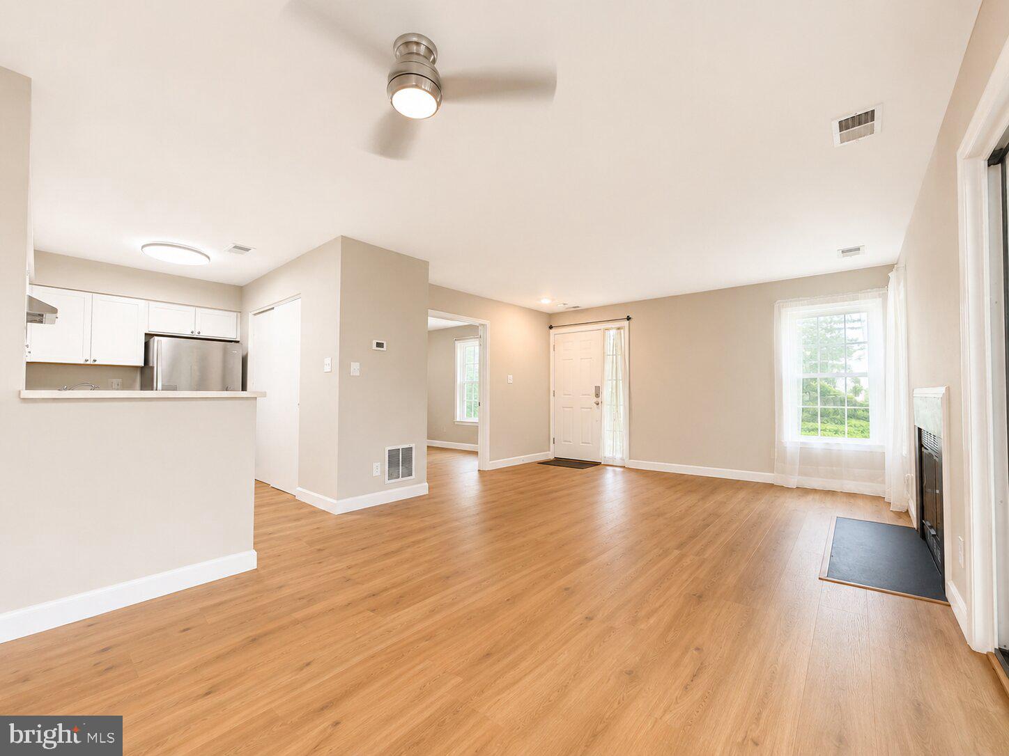 11150 Beaver Trail Court Reston, VA 20191 - Photo 8 of 20 Living / Kitchen