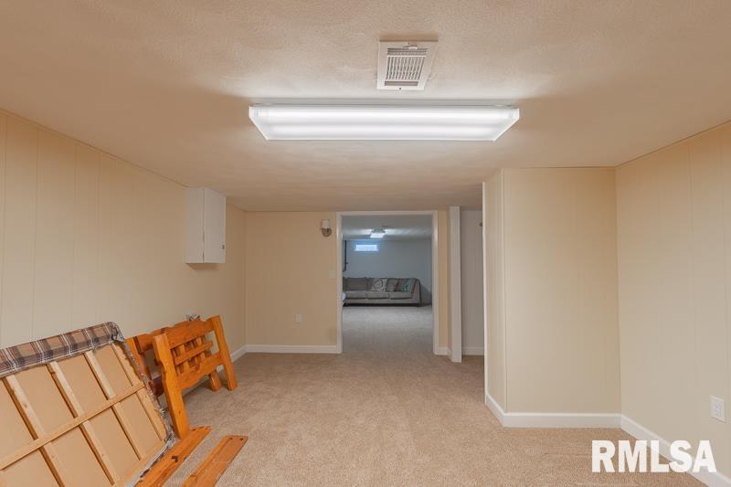 5018 North Ronald Road Peoria, IL 61614 - Photo 17 of 23 Gallery Image 17