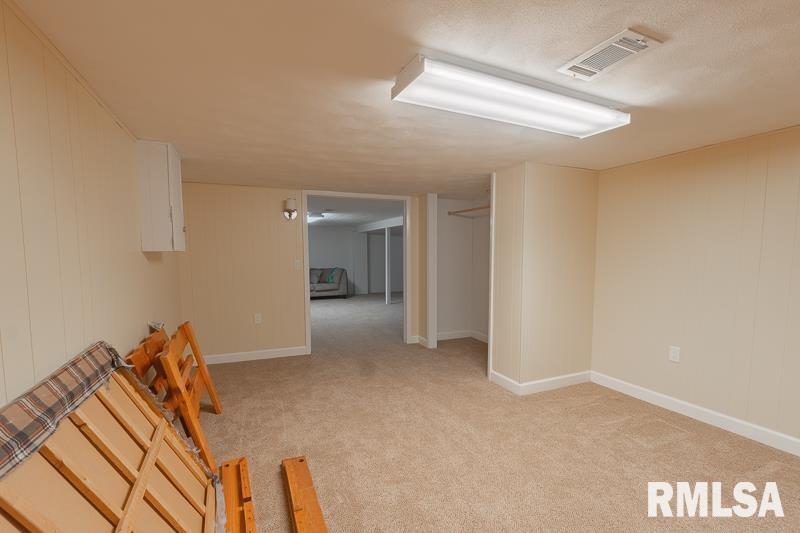 5018 North Ronald Road Peoria, IL 61614 - Photo 18 of 23 Gallery Image 18