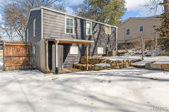 $240,000 | 9386 Golden Gate Road, St. Louis, MO 63144