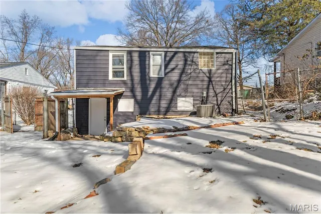 $240,000 | 9386 Golden Gate Road, St. Louis, MO 63144