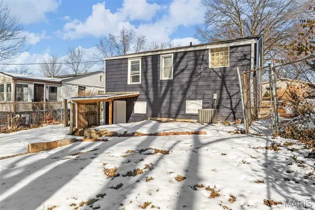 $240,000 | 9386 Golden Gate Road, St. Louis, MO 63144