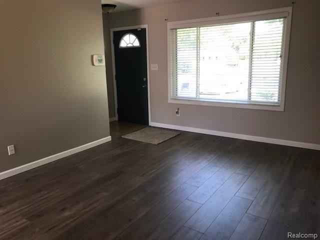 14950 Reeck Road Southgate, MI 48195 - Photo 4 of 29 livingroom.jpg