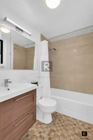 $839,000 | 150 West 51st Street, Unit 1508 | Theater District