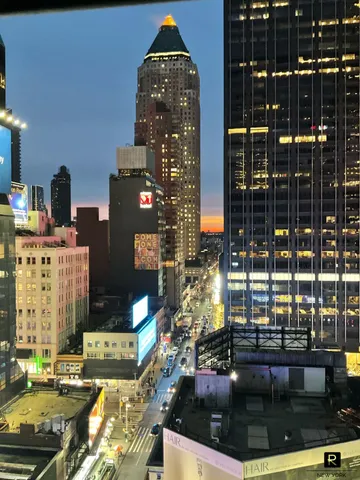 $839,000 | 150 West 51st Street, Unit 1508 | Theater District