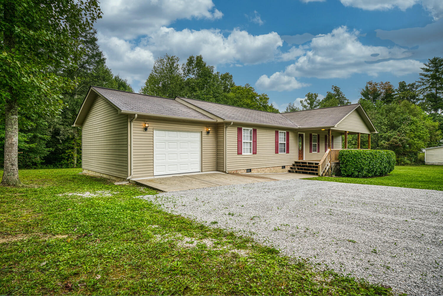 1334 Phillips Flats Road Oneida, TN 37841 - Photo 5 of 28 04_1334PhillipsFlatsRdOneida019_TNPC2Edi