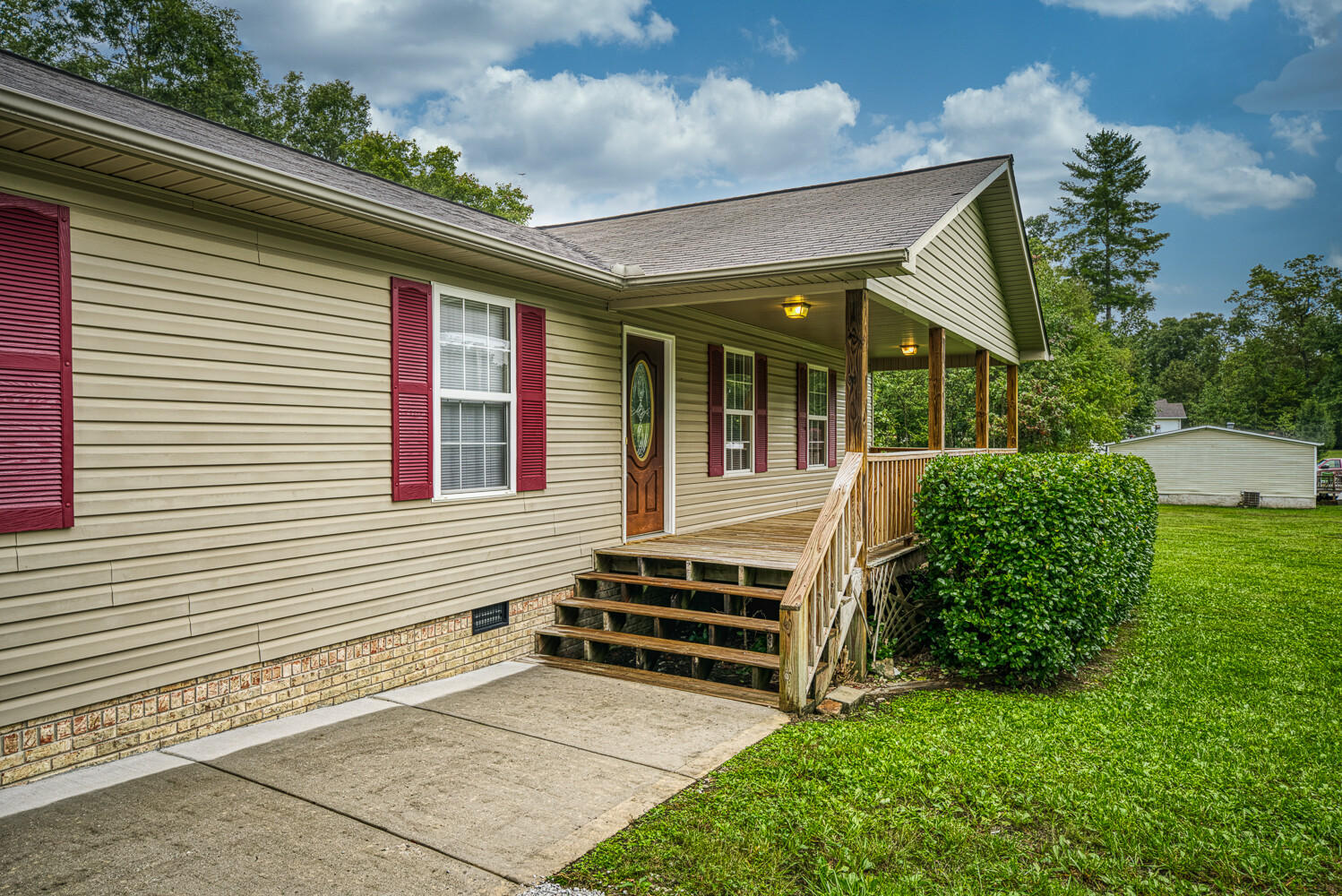 1334 Phillips Flats Road Oneida, TN 37841 - Photo 6 of 28 05_1334PhillipsFlatsRdOneida024_TNPC2Edi