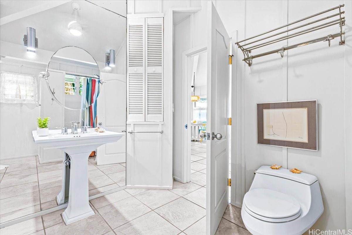 465 Kawailoa Road, Unit C Kailua, HI 96734 - Photo 17 of 25 Stylish 2nd mirrored bathroom with built ins and walk in shower