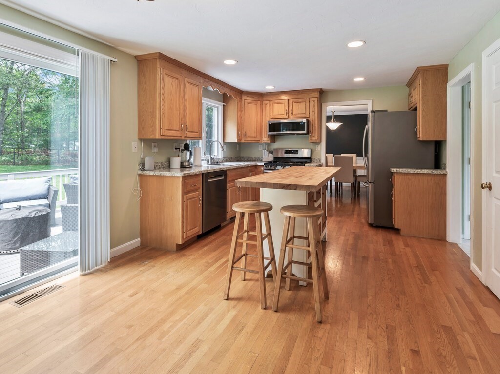 569 Marston Road Northbridge, MA 01588 - Photo 11 of 40 Gallery Image 11