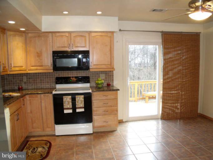 4803 Kelly Road Woodbridge, VA 22193 - Photo 3 of 27 Granite Counters with Backsplash