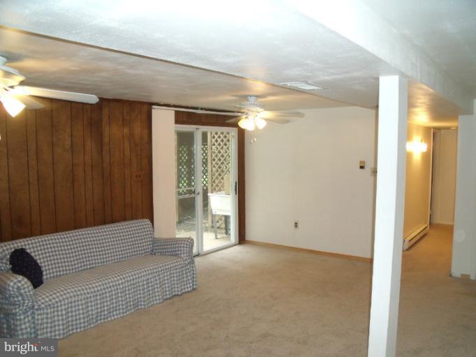 4803 Kelly Road Woodbridge, VA 22193 - Photo 22 of 27 X-Large Rec. Room!!