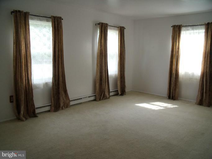 4803 Kelly Road Woodbridge, VA 22193 - Photo 8 of 27 Living Room