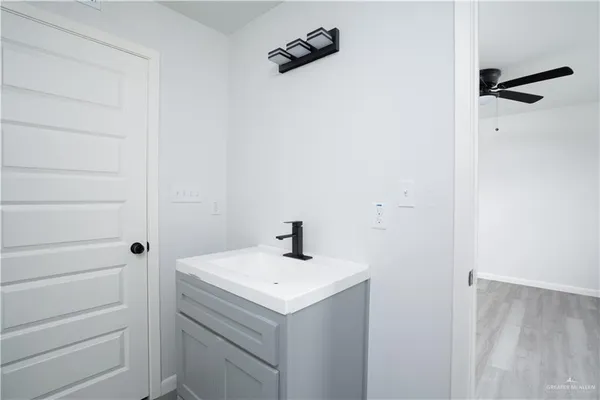 $1,000 | 1107 Shasta Avenue, Unit 1, McAllen, TX 78504