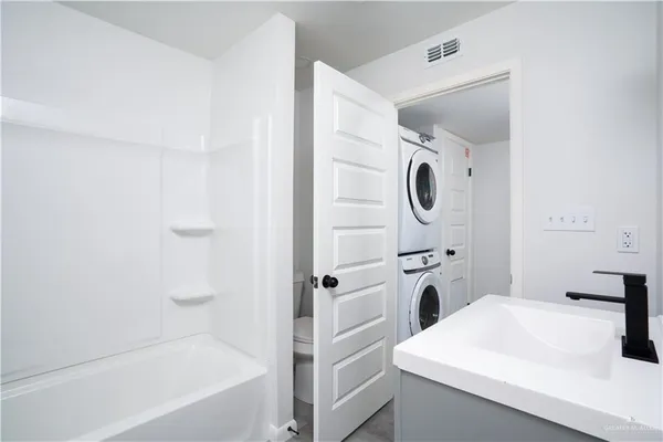 $1,000 | 1107 Shasta Avenue, Unit 1, McAllen, TX 78504