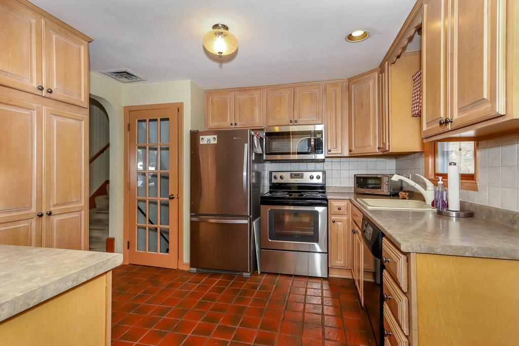 31 Davis Road Stoughton, MA 02072 - Photo 4 of 15 Gallery Image 4