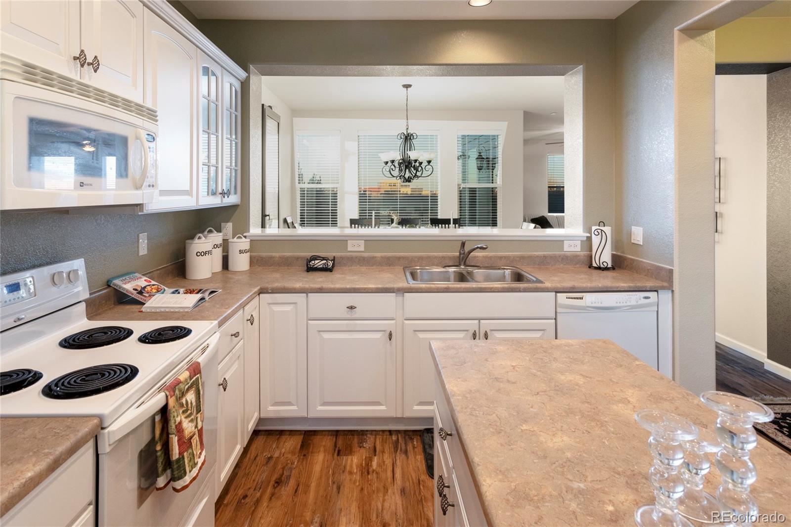 5446 Fullerton Circle Highlands Ranch, CO 80130 - Photo 4 of 42