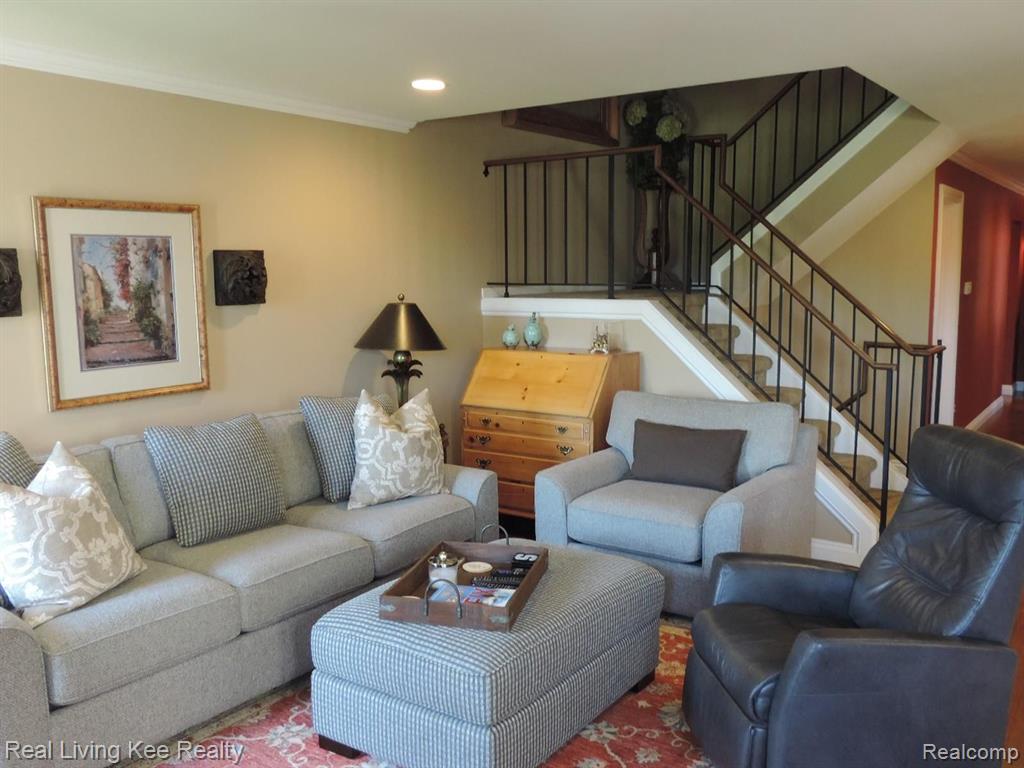 980 Golfview Court Rochester Hills, MI 48307 - Photo 8 of 43