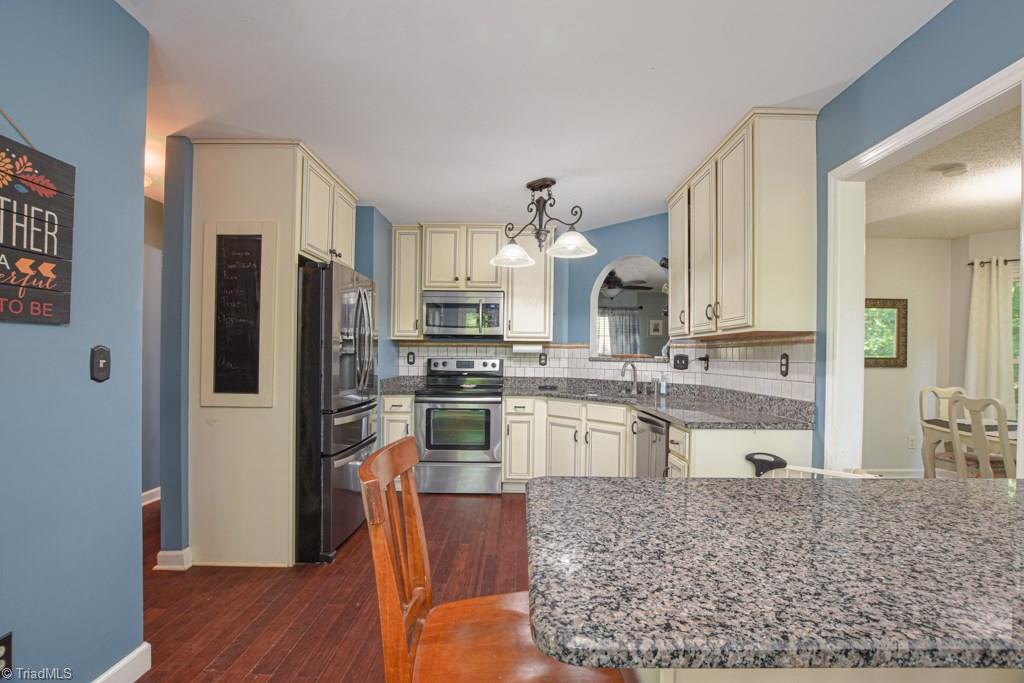 116 Lakeview Road Mocksville, NC 27028 - Photo 4 of 27 Gallery Image 4